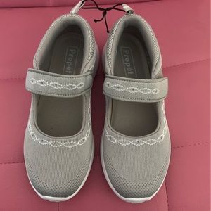 Propet shoes
